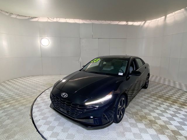 Used 2023 Hyundai Elantra Limited w/ Preferred Accessory Package image 20