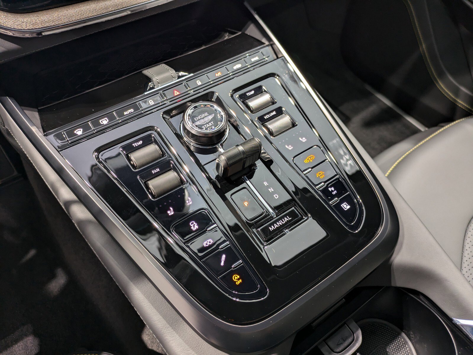 Used 2025 Aston Martin DBX 707 image 15