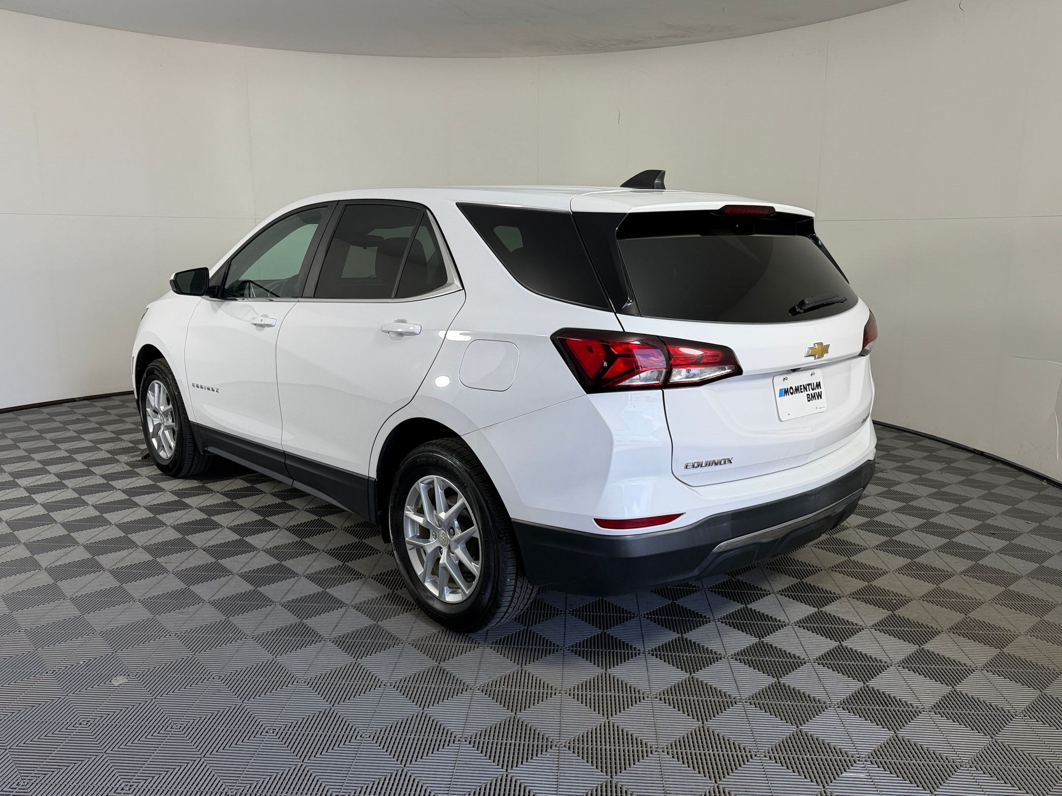 Used 2022 Chevrolet Equinox LT AWD/4WD image 3