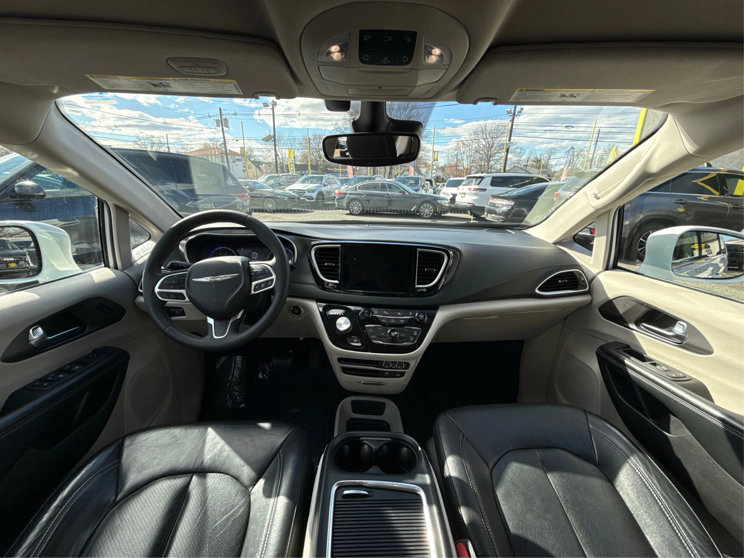 Used 2022 Chrysler Pacifica Touring-L image 30
