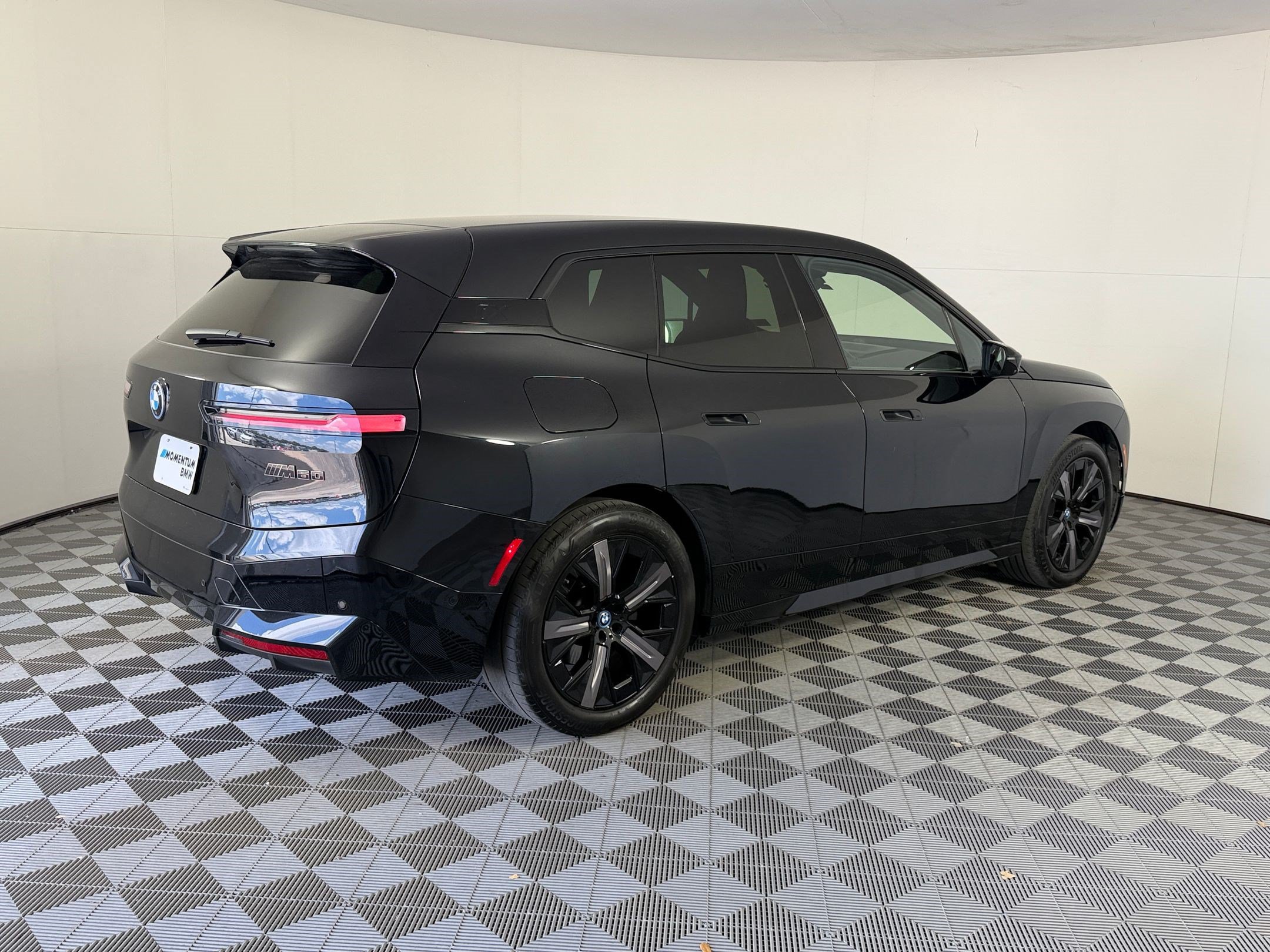 Used 2024 BMW iX M60 AWD/4WD image 9