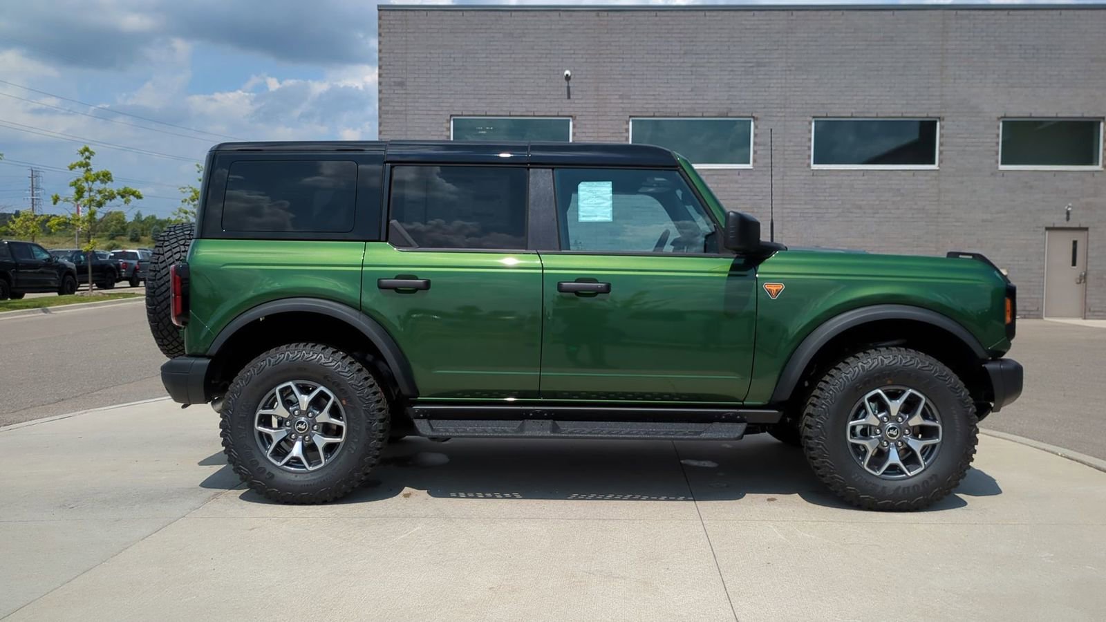New 2025 Ford Bronco Badlands image 7