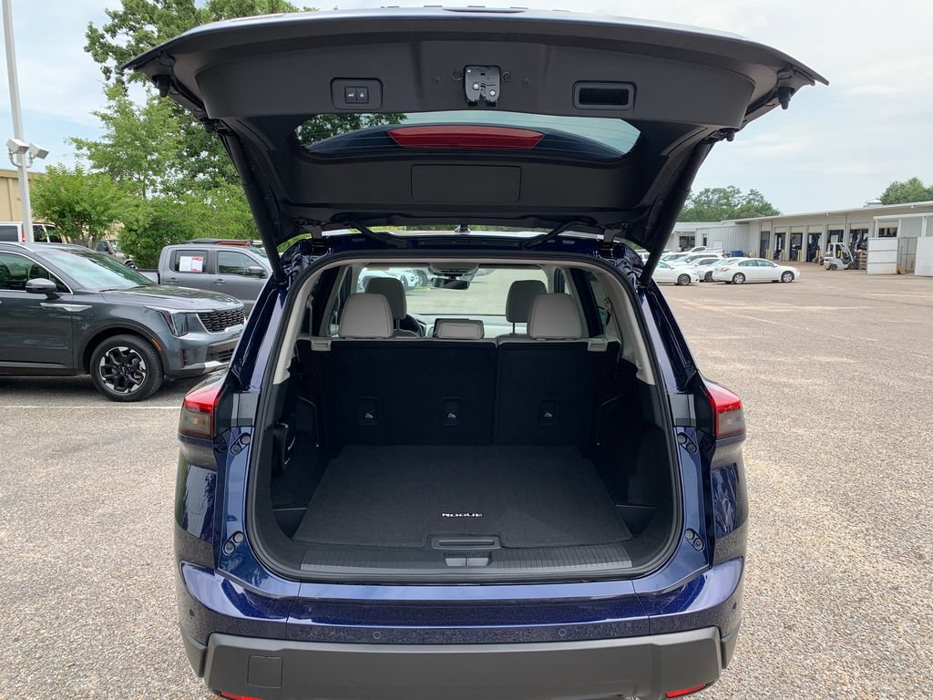New 2026 Nissan Rogue Dark Armor FWD image 5