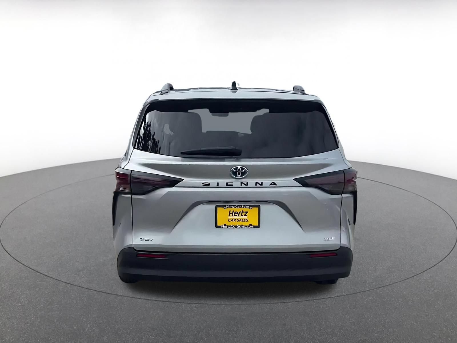 Used 2025 Toyota Sienna XLE FWD image 12