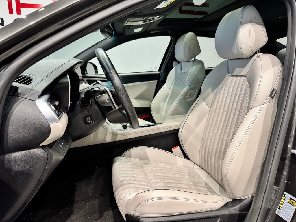 Used 2023 Genesis G70 2.0T w/ Sport Prestige Package image 32