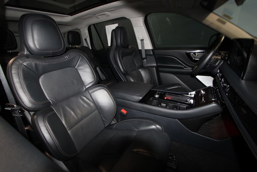 Used 2025 Lincoln Aviator Reserve w/ Luxury Package AWD/4WD image 25