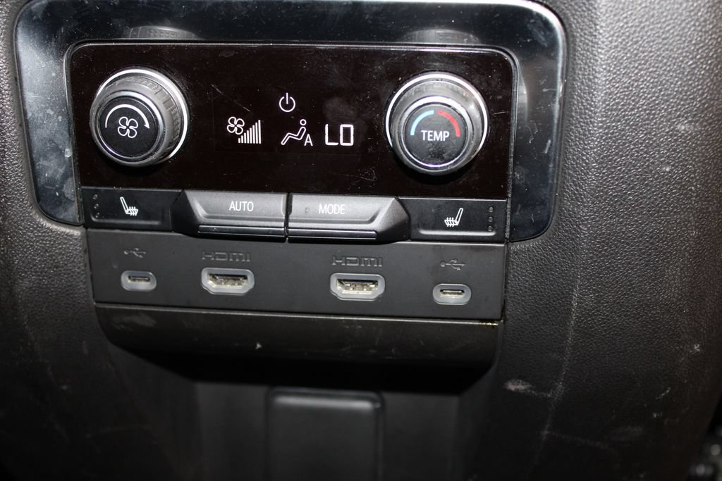 Used 2021 Chevrolet Tahoe Premier w/ Premium Package AWD/4WD image 33