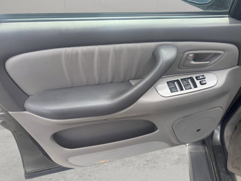 Used 2005 Toyota Sequoia Limited image 25