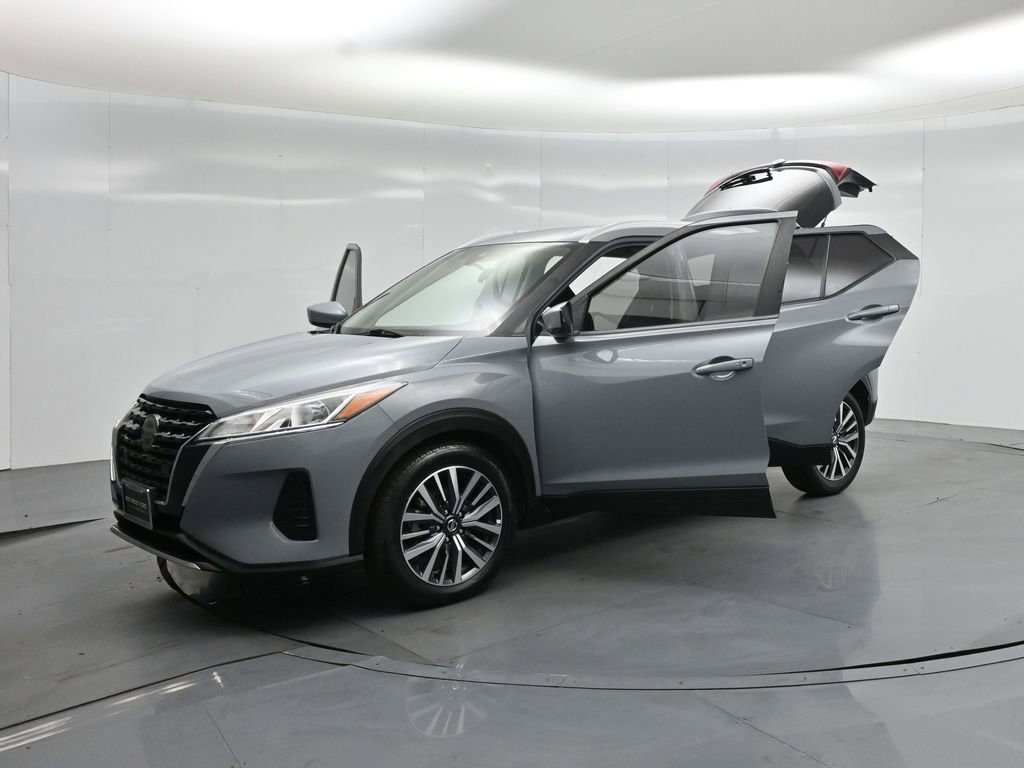 Used 2021 Nissan Kicks SV image 30