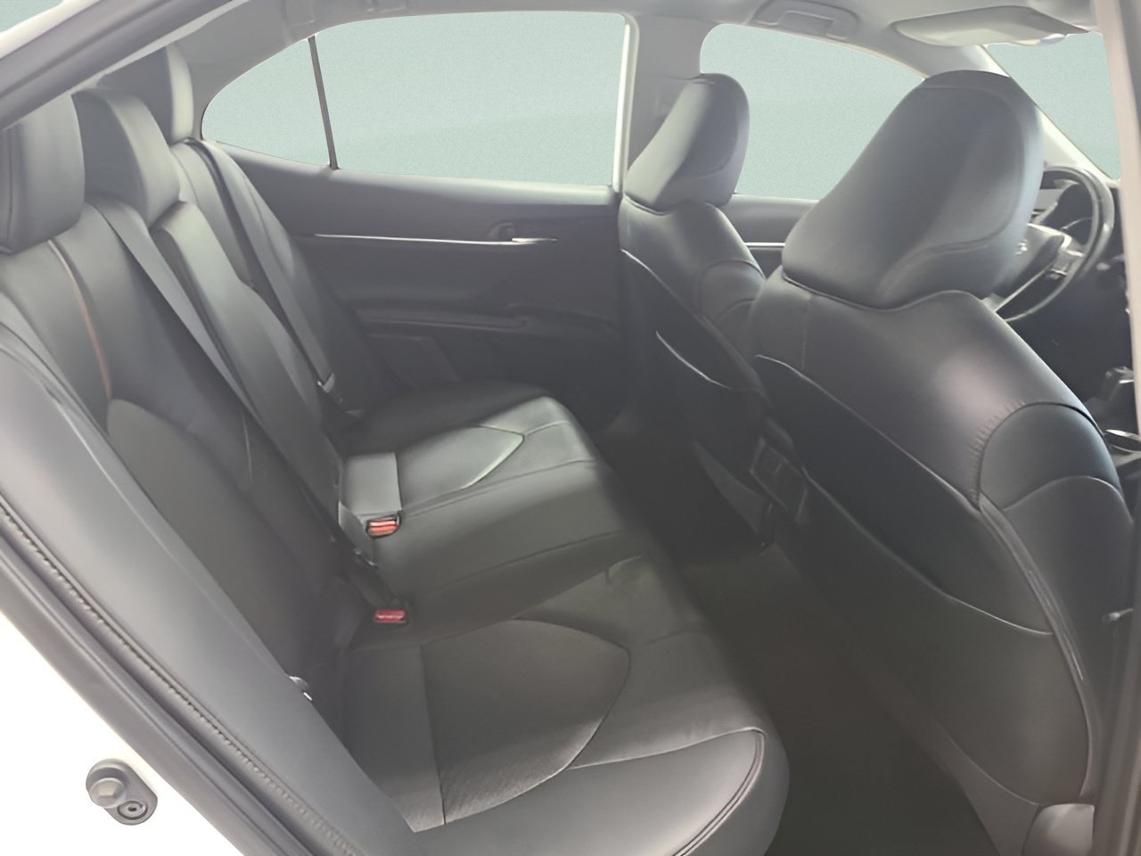 Used 2020 Toyota Camry XLE FWD image 13