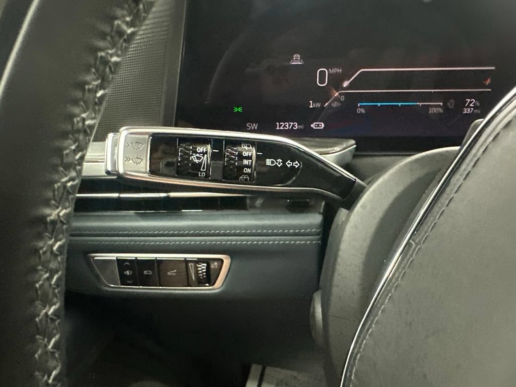 Certified 2025 Cadillac Escalade IQ Sport 2 w/ LPO, ONYX Package AWD/4WD image 41