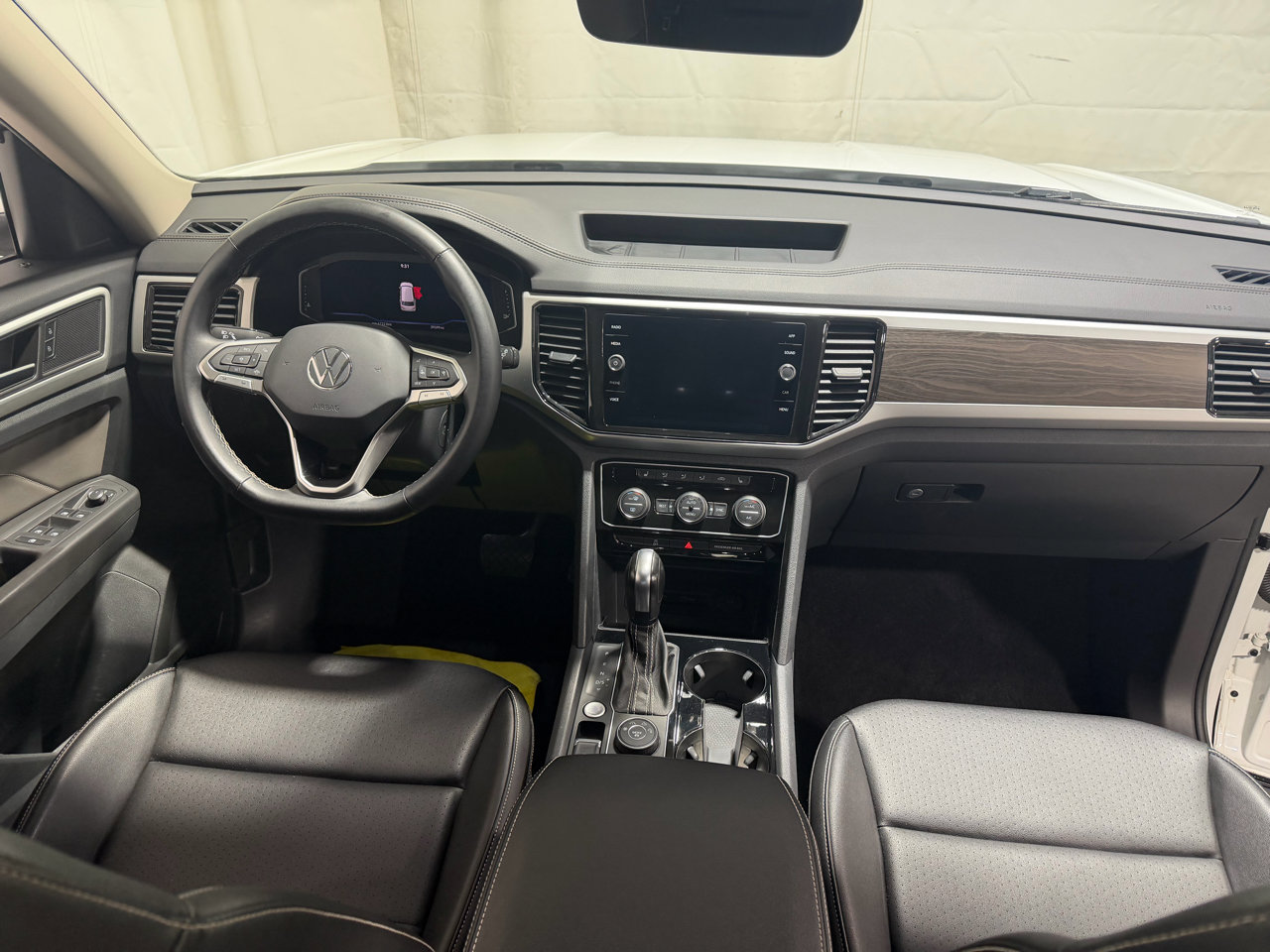 Used 2022 Volkswagen Atlas SE w/ Black Wheel Package image 17