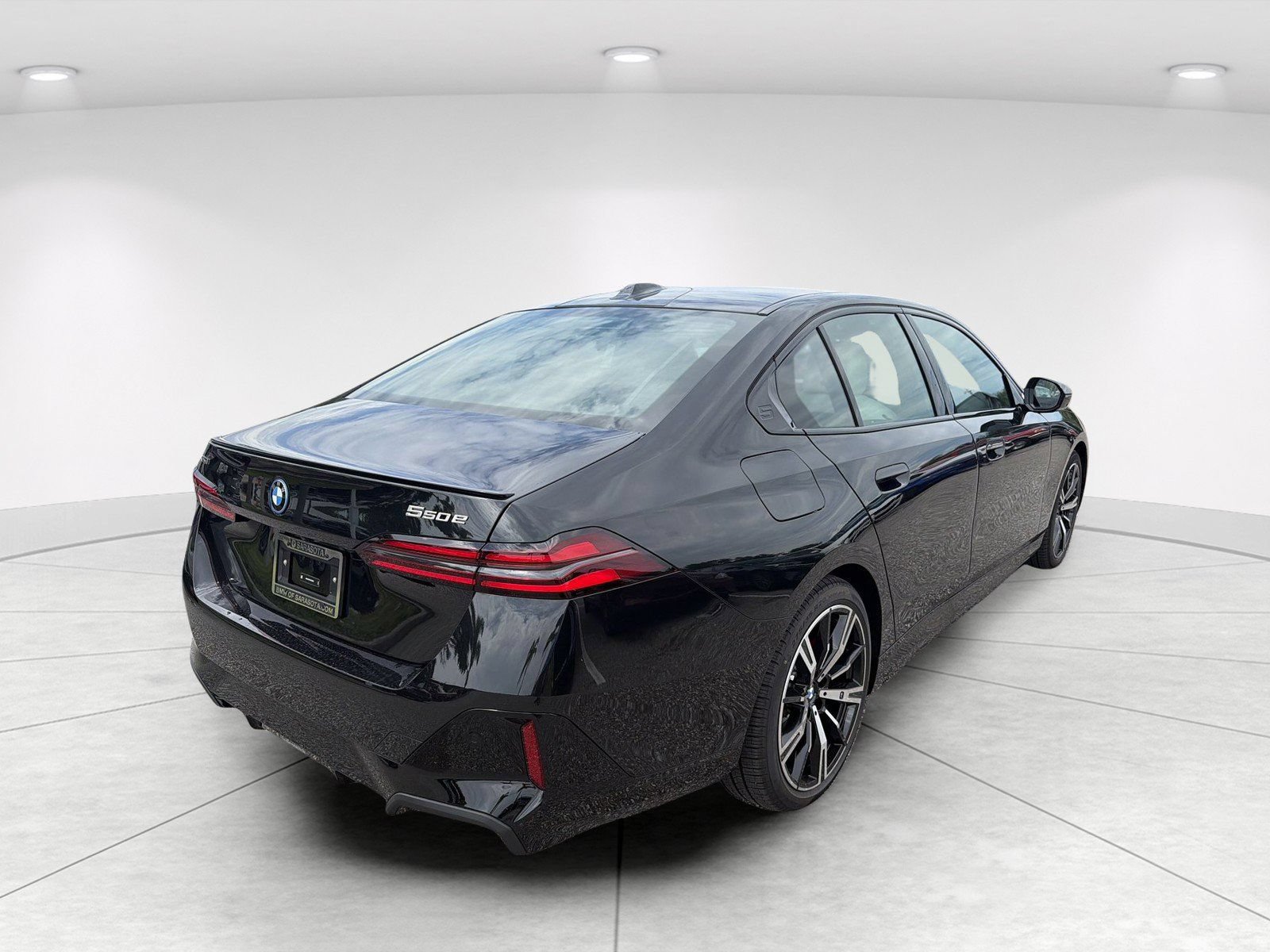 New 2027 BMW 550e xDrive w/ Executive Package AWD/4WD image 4