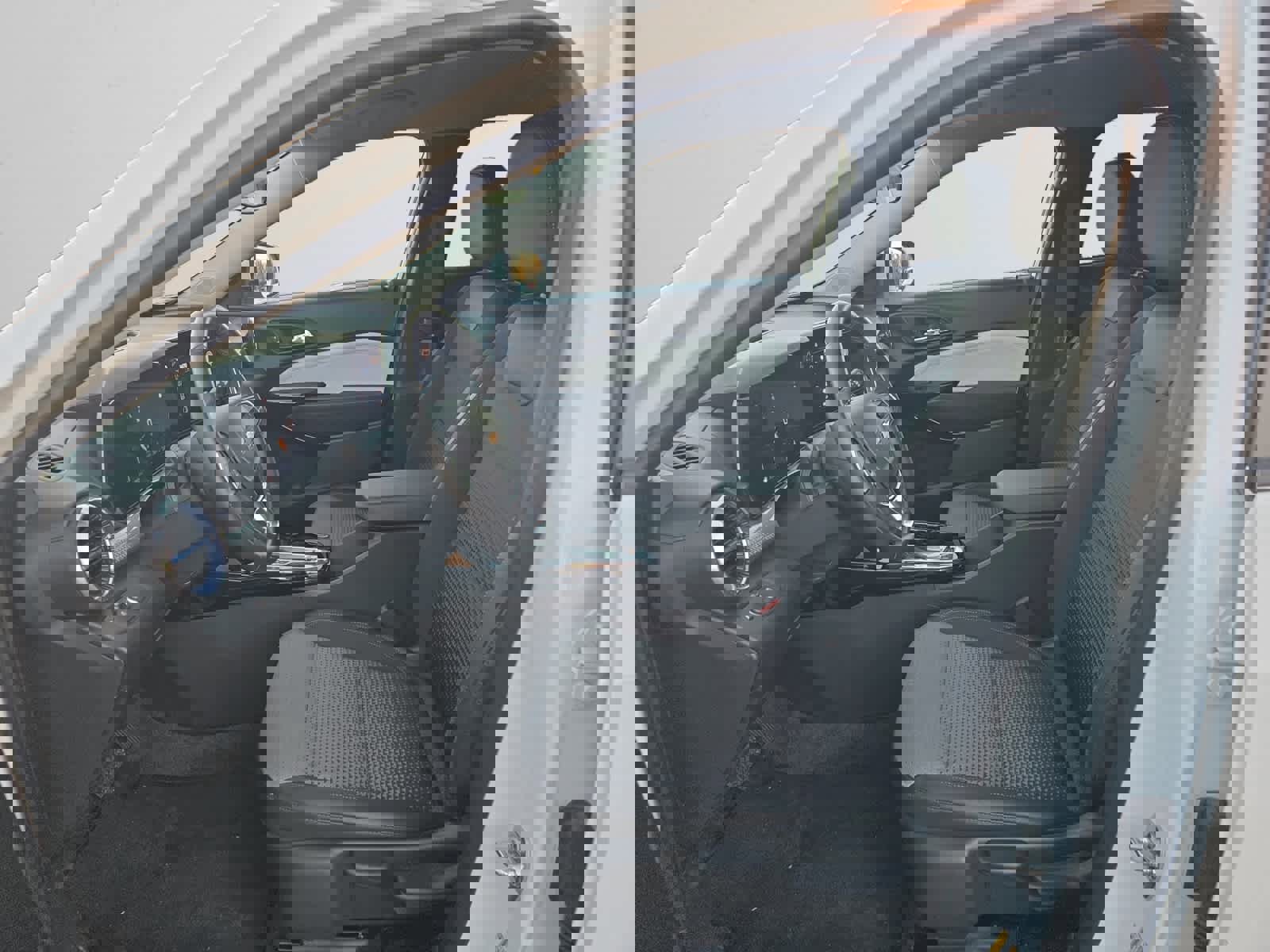 Used 2025 Chevrolet Trax LT w/ LT Convenience Package image 9