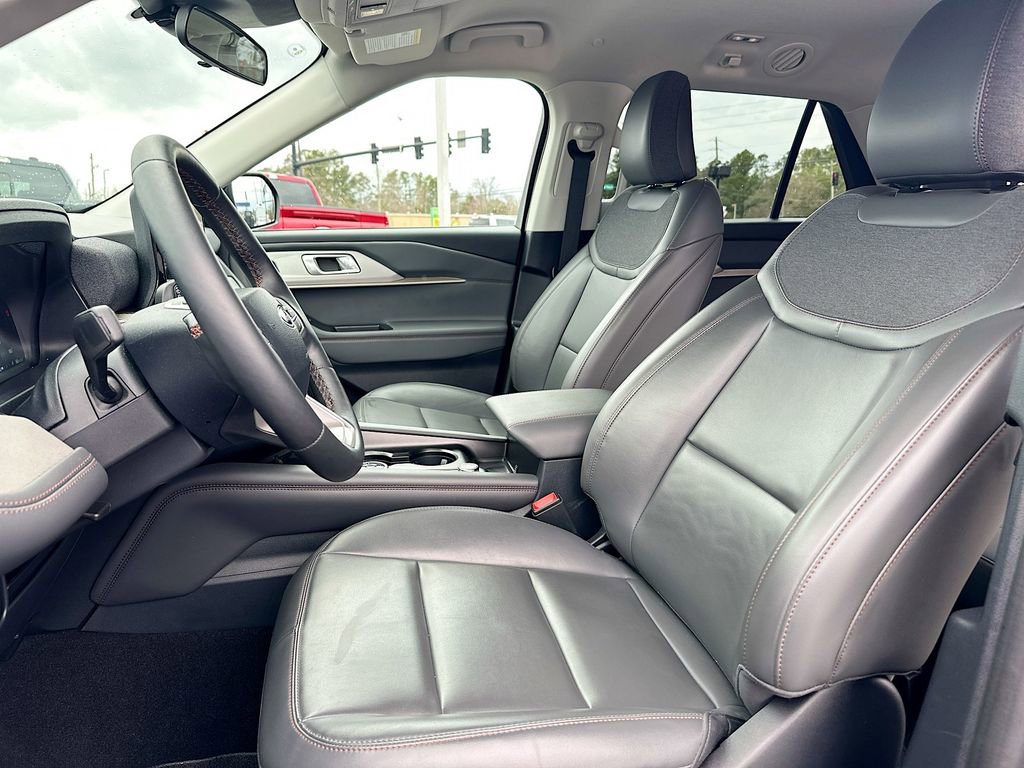 Certified 2025 Ford Explorer Active w/ Active Comfort Package image 8