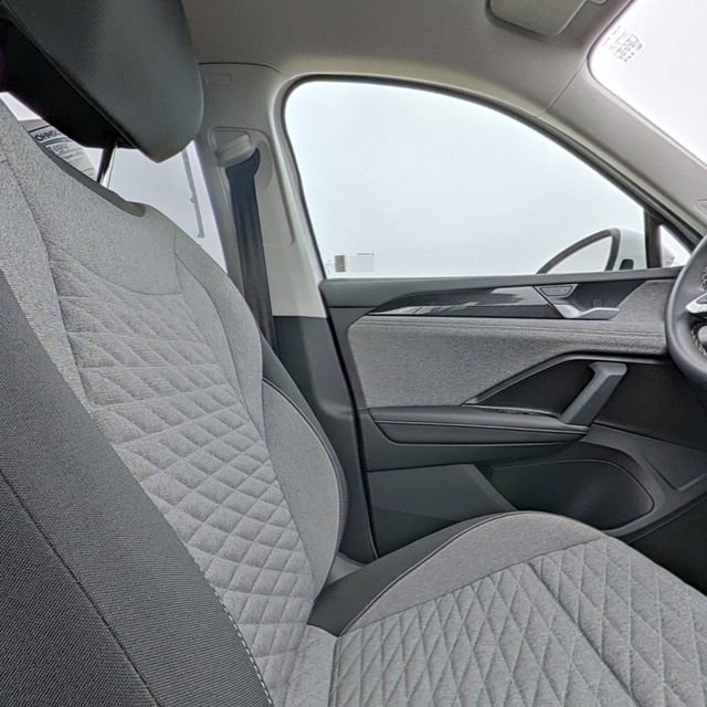 Used 2025 Volkswagen Tiguan S image 29