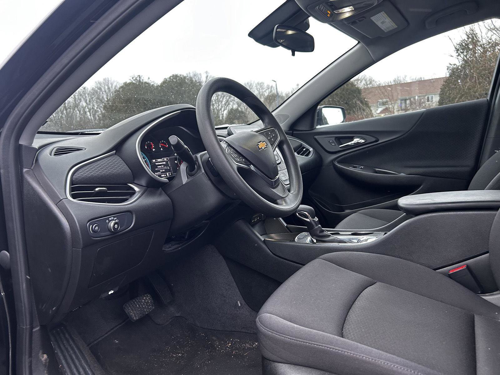 Used 2025 Chevrolet Malibu LS image 9