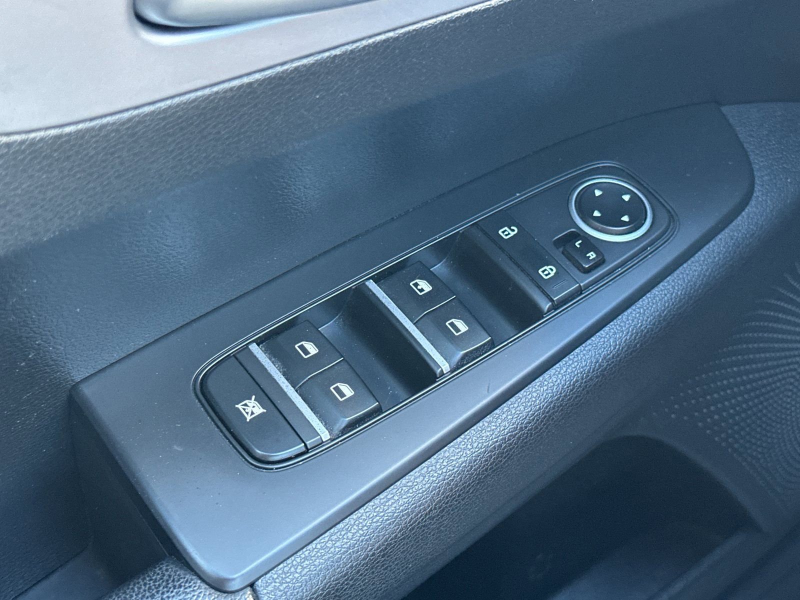 Used 2023 Kia Forte LXS image 31