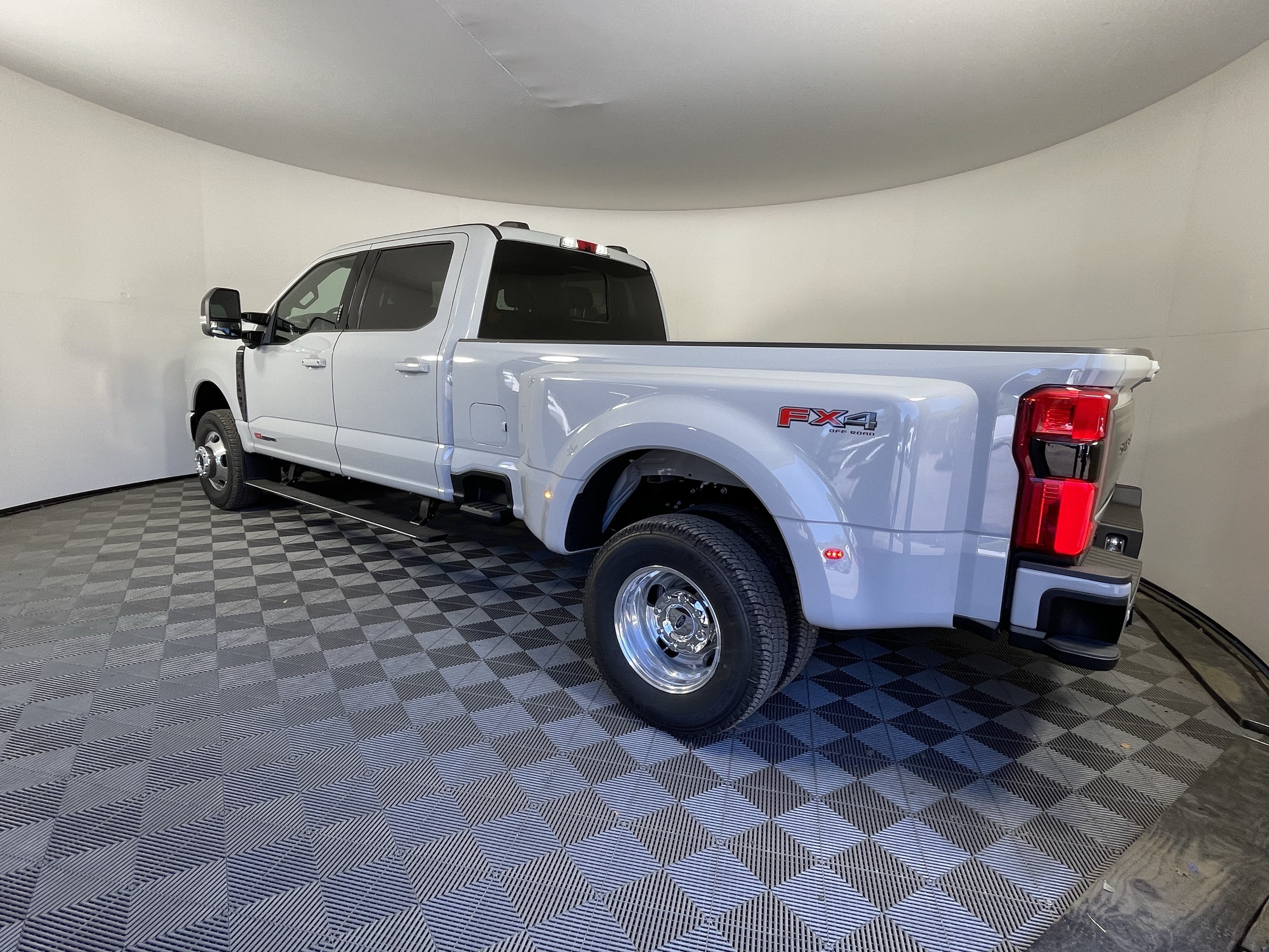New 2026 Ford F350 Platinum AWD/4WD image 3
