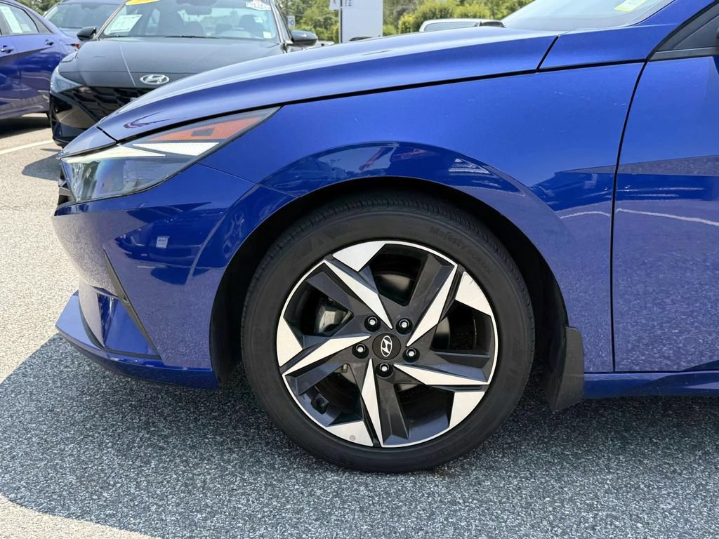 Used 2023 Hyundai Elantra SEL w/ Convenience Package FWD image 9