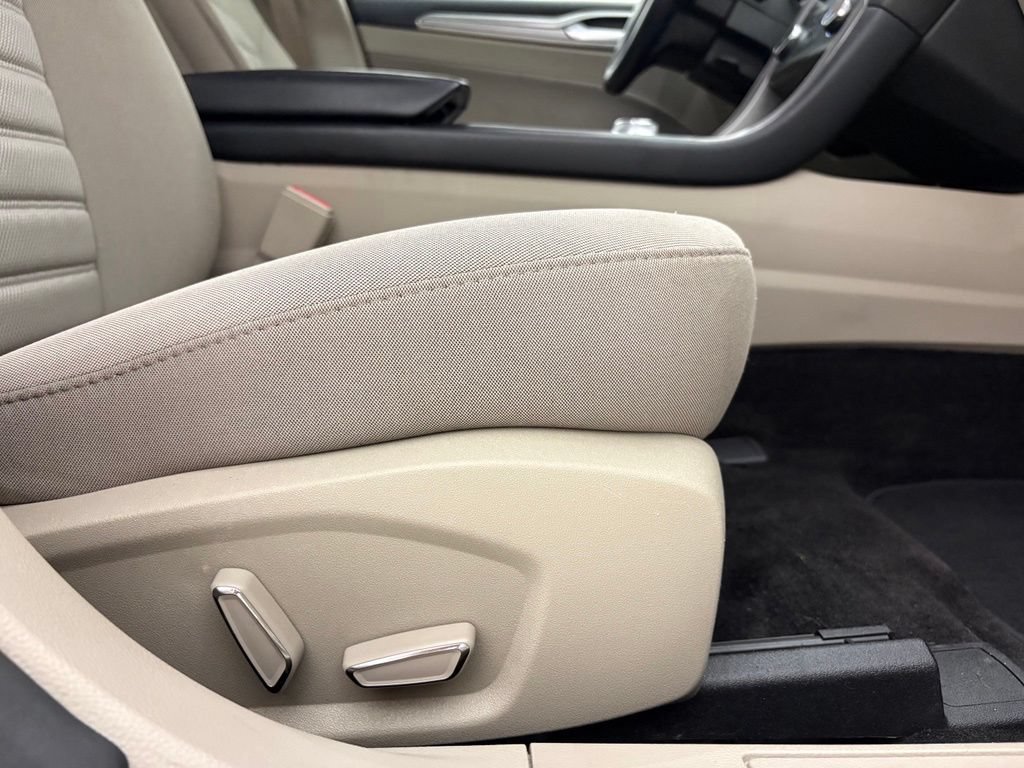 Used 2018 Ford Fusion SE FWD image 32