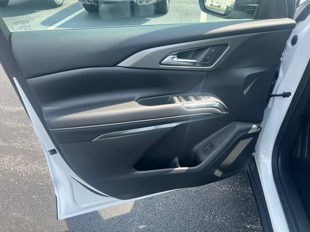 New 2027 Chevrolet Traverse LT w/ Driver Confidence Package FWD image 11