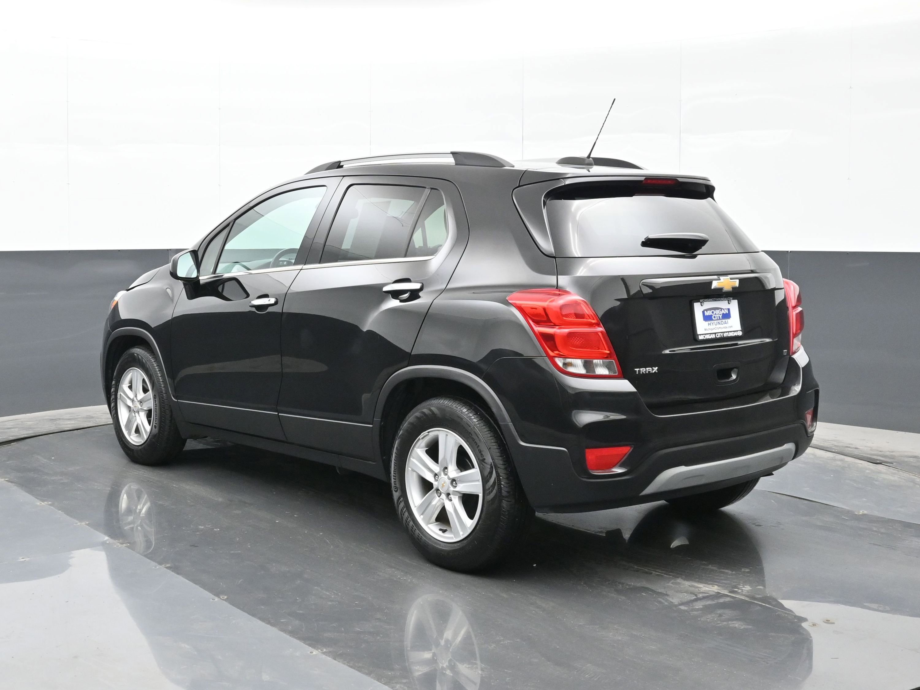 Used 2020 Chevrolet Trax LT w/ LT Convenience Package image 6
