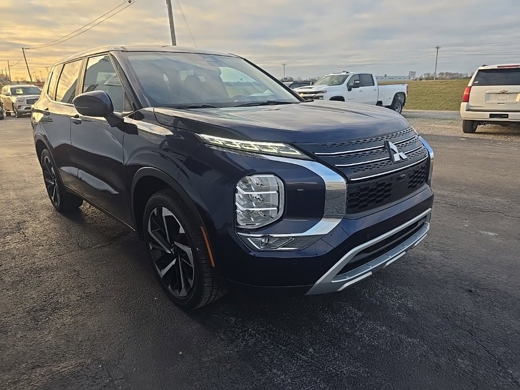 Used 2024 Mitsubishi Outlander SE Black Edition image 9