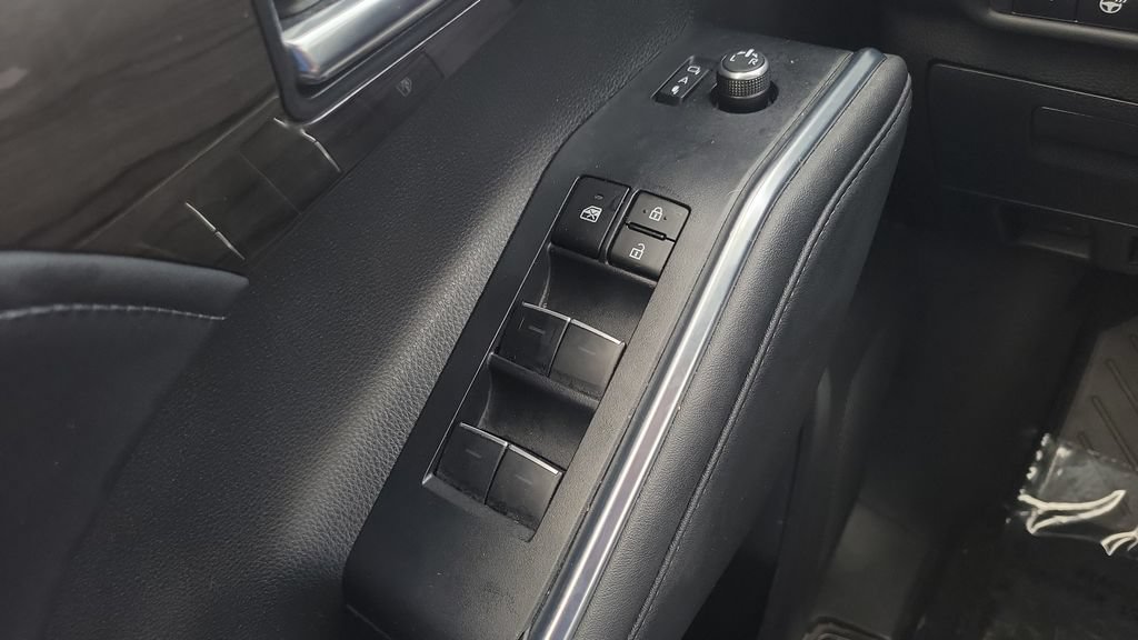 Used 2024 Toyota Highlander Platinum AWD/4WD image 18