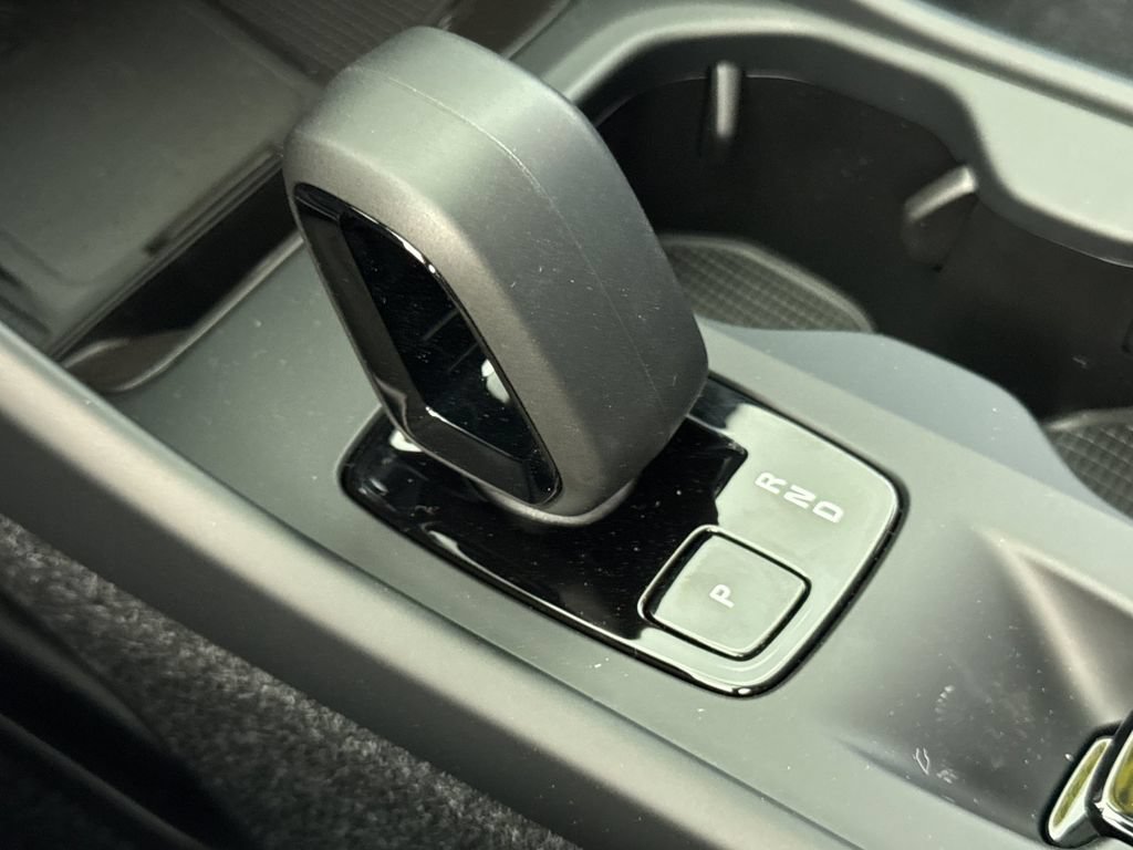 New 2026 Volvo XC40 B5 Core w/ Climate Package AWD/4WD image 21