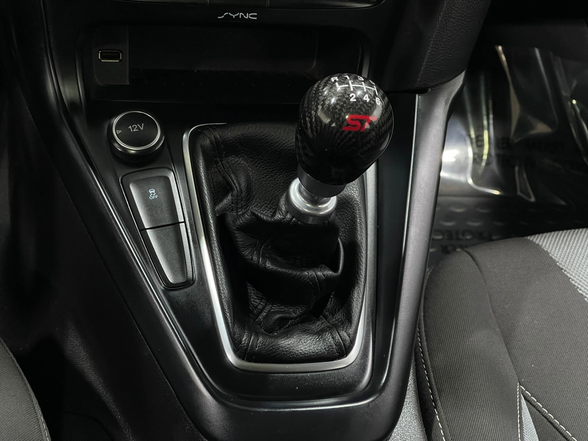 Used 2016 Ford Focus ST image 29