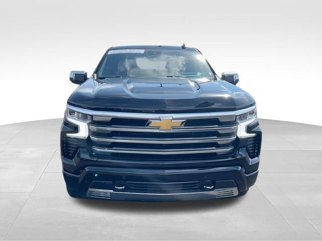 Used 2025 Chevrolet Silverado 1500 High Country w/ High Country Premium Package AWD/4WD image 3