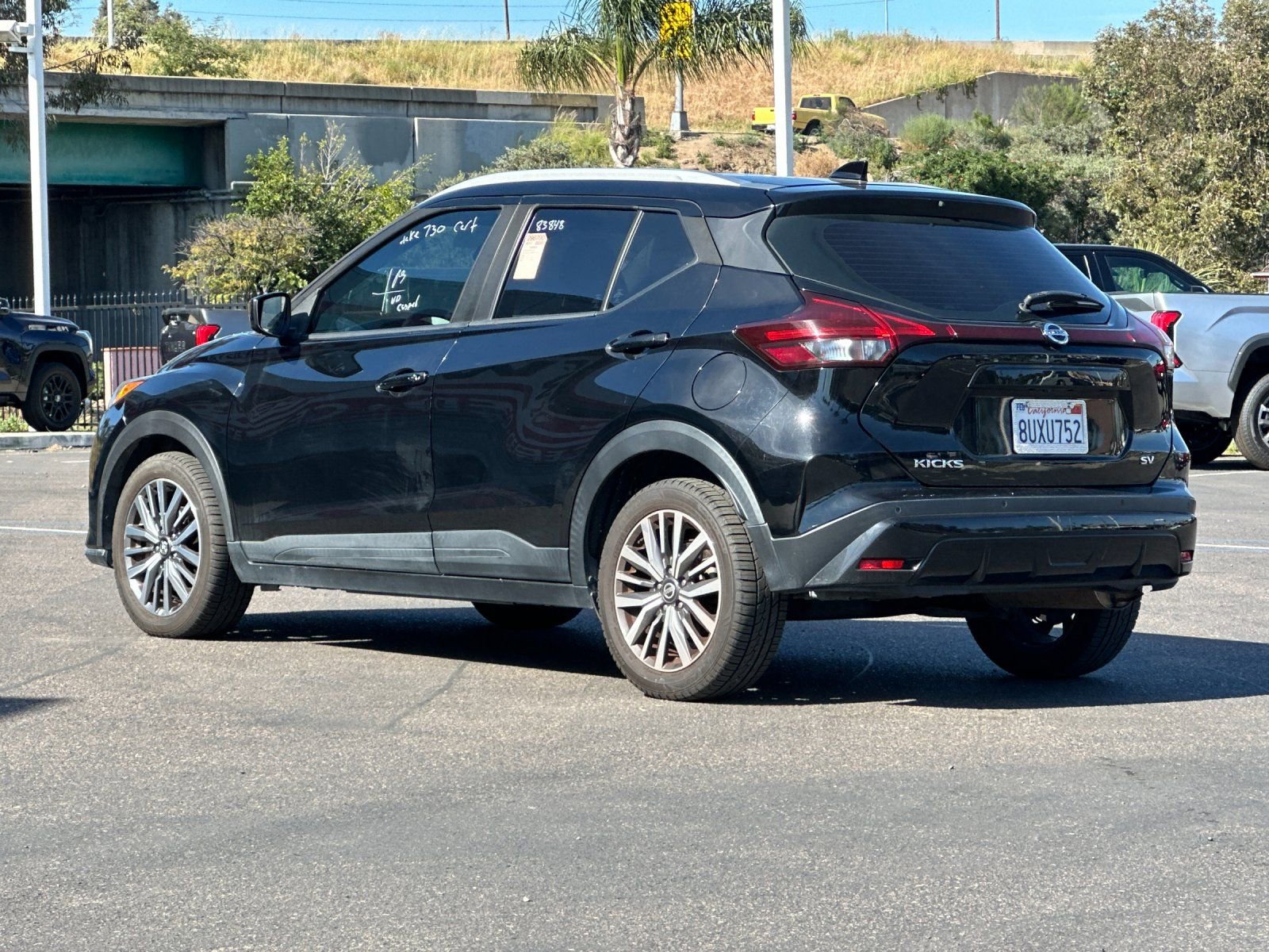 Used 2021 Nissan Kicks SV image 3