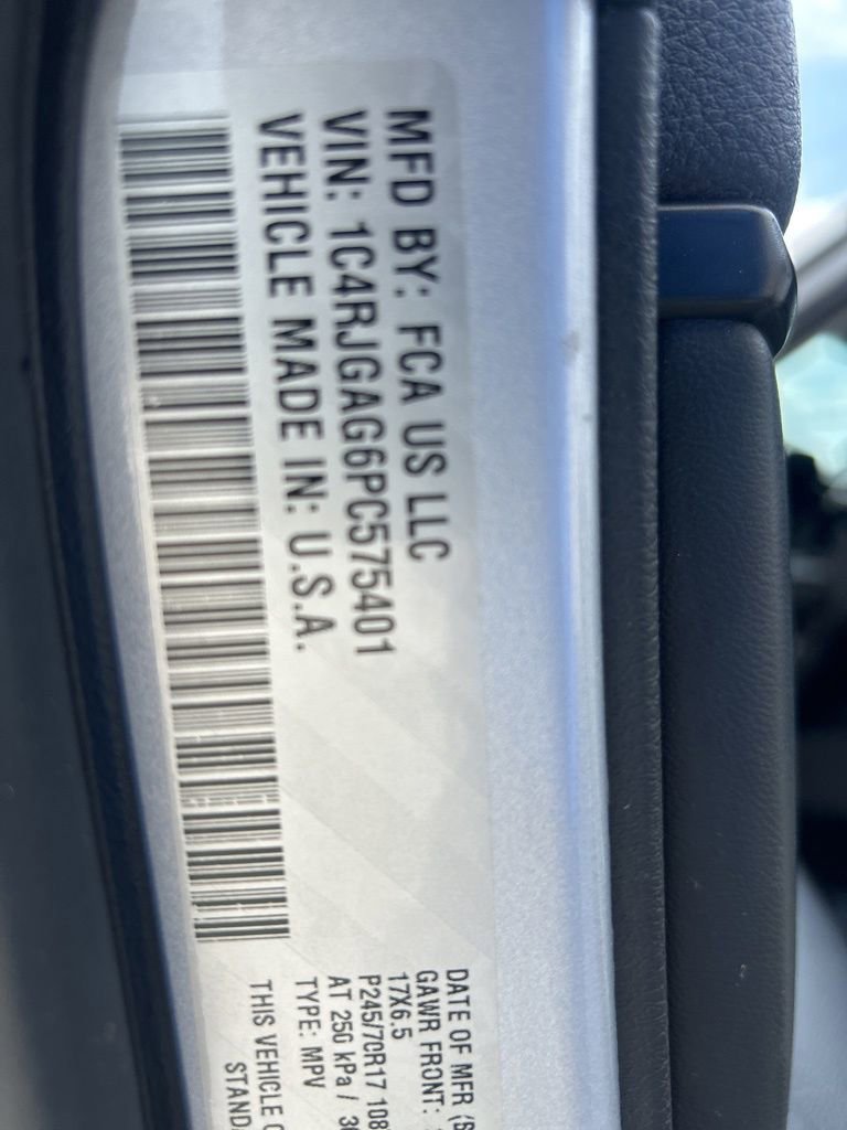 Used 2023 Jeep Grand Cherokee Laredo w/ Luxury Tech Group I image 47