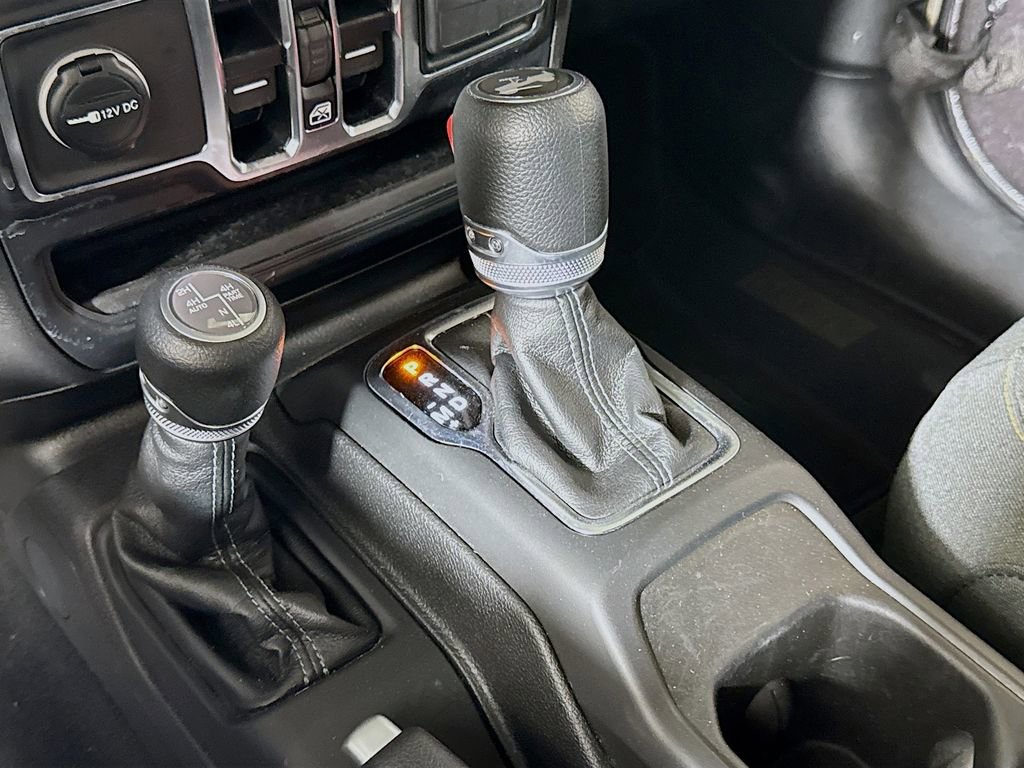 Used 2025 Jeep Wrangler Unlimited Sahara w/ Safety Group AWD/4WD image 14