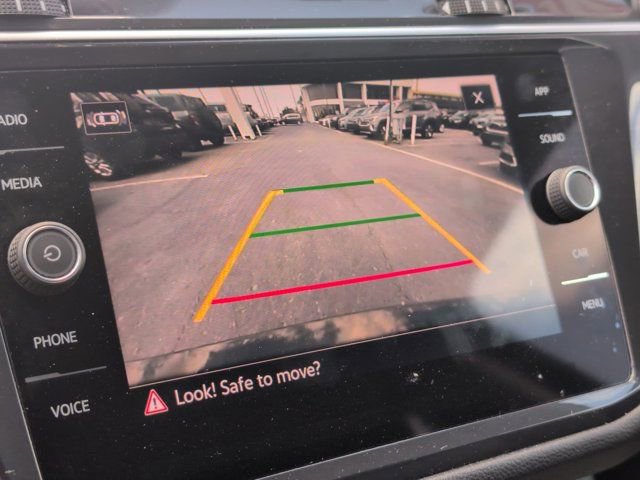 Used 2024 Volkswagen Tiguan SE image 17