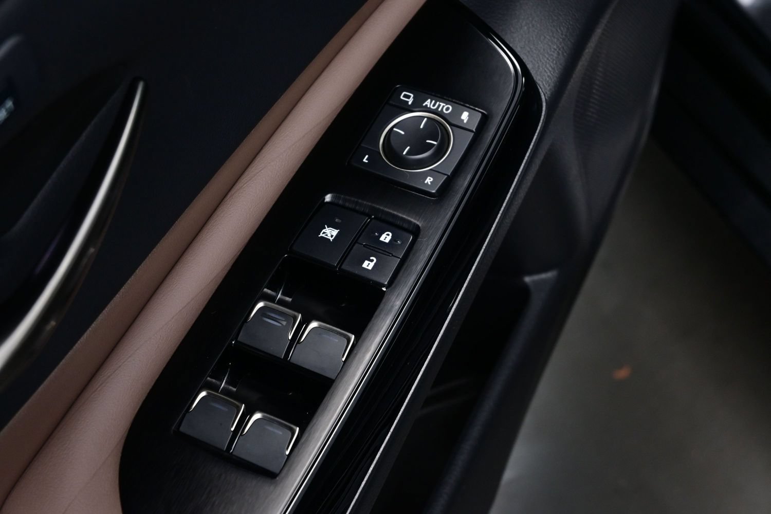 Used 2022 Lexus ES 300h w/ Luxury Package FWD image 13
