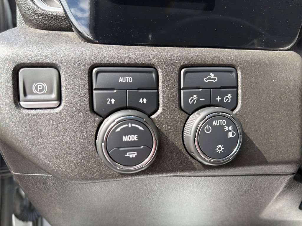 Used 2023 Chevrolet Silverado 1500 LT AWD/4WD image 15