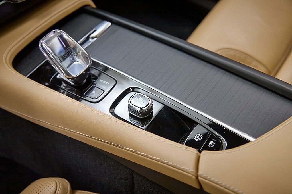 Certified 2023 Volvo XC90 T8 Ultimate w/ Lounge Package image 18