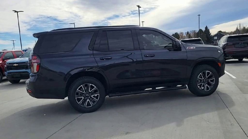 Used 2023 Chevrolet Tahoe Z71 w/ Luxury Package image 2