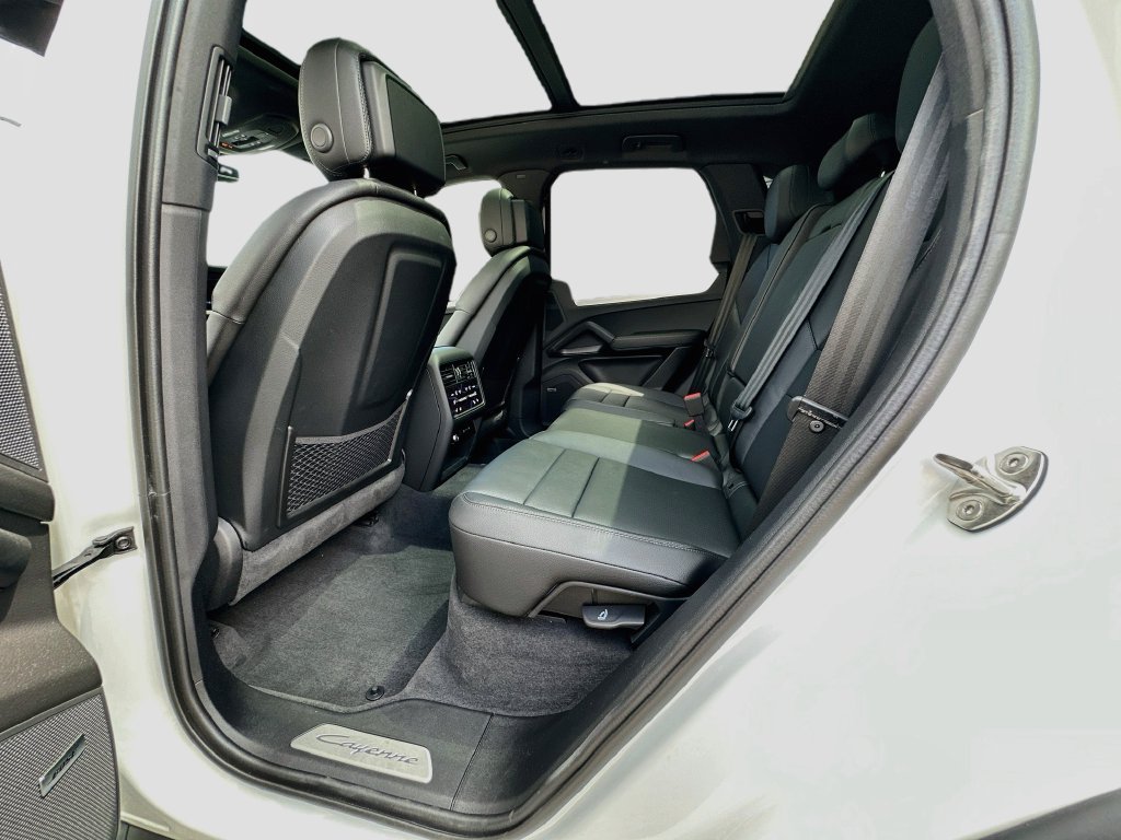 Certified 2026 Porsche Cayenne AWD/4WD image 24