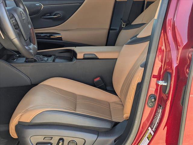 Used 2023 Lexus ES 300h Ultra Luxury w/ Accessory Package (Z2) image 18