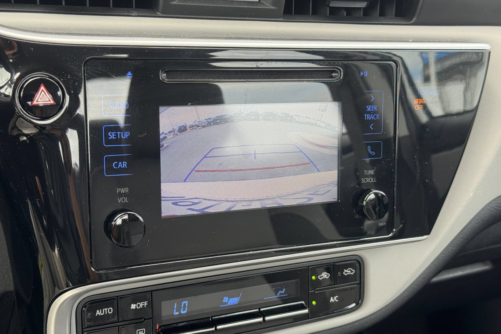 Used 2019 Toyota Corolla LE w/ Carpet Mat Package (TMS) FWD image 23