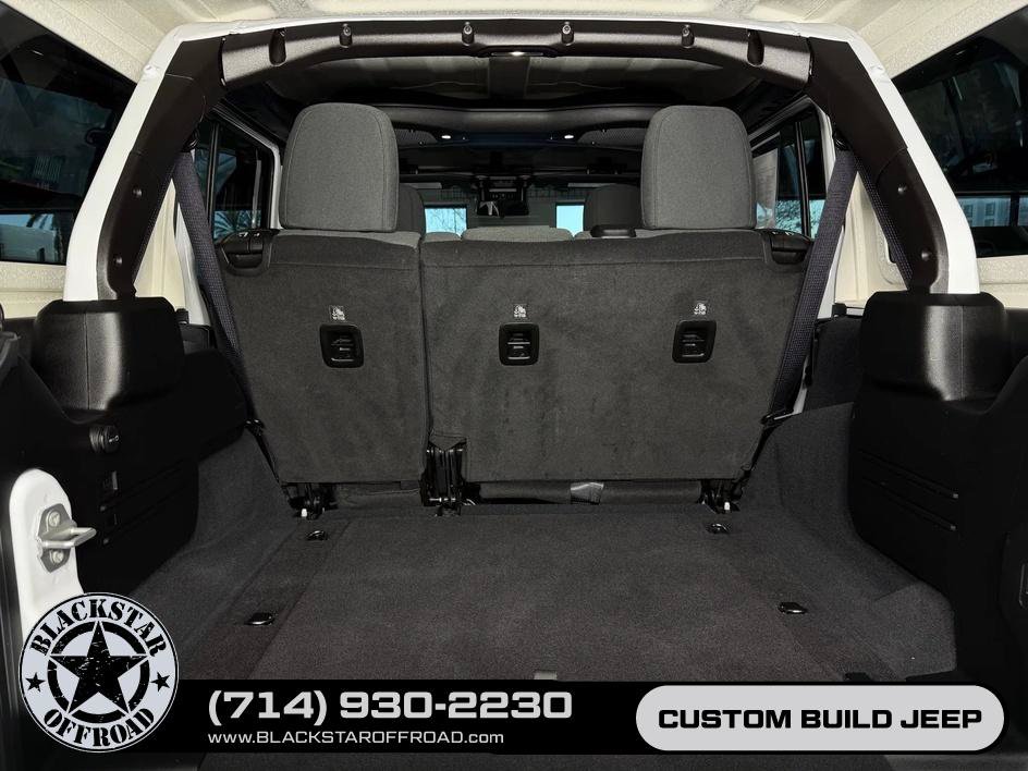 Used 2025 Jeep Wrangler Unlimited Rubicon AWD/4WD image 23