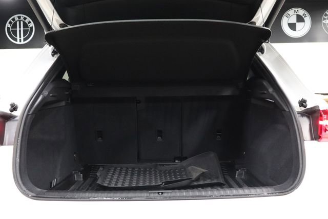 Used 2020 Audi Q3 2.0T Premium w/ Convenience Package AWD/4WD image 21