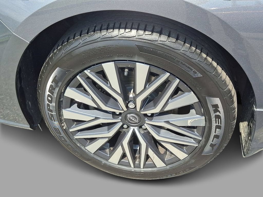Used 2024 Nissan Altima 2.5 SV AWD/4WD image 7