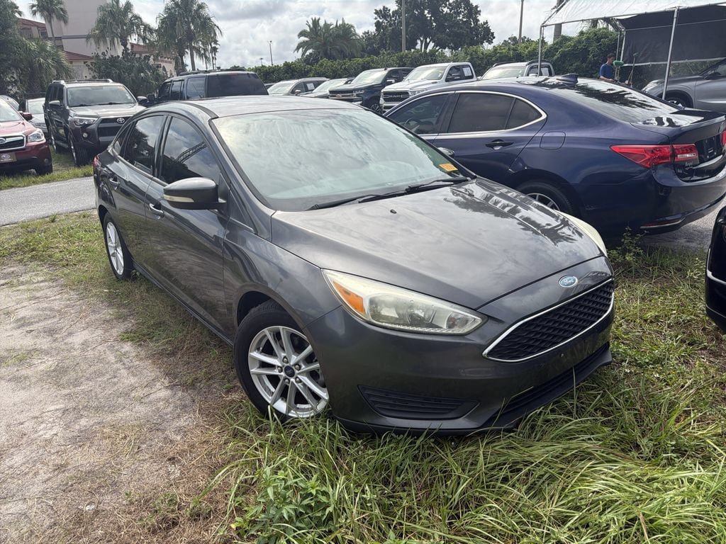 Used 2015 Ford Focus SE w/ Reverse Sensing Package FWD image 1