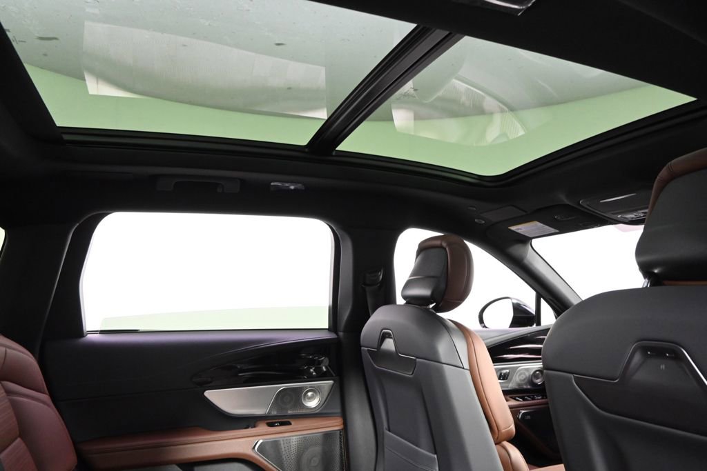 New 2026 Lincoln Nautilus Reserve AWD/4WD image 17