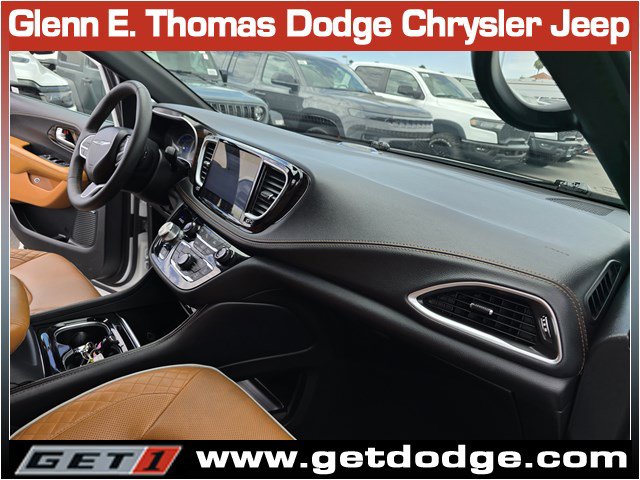 Certified 2023 Chrysler Pacifica Pinnacle FWD image 36