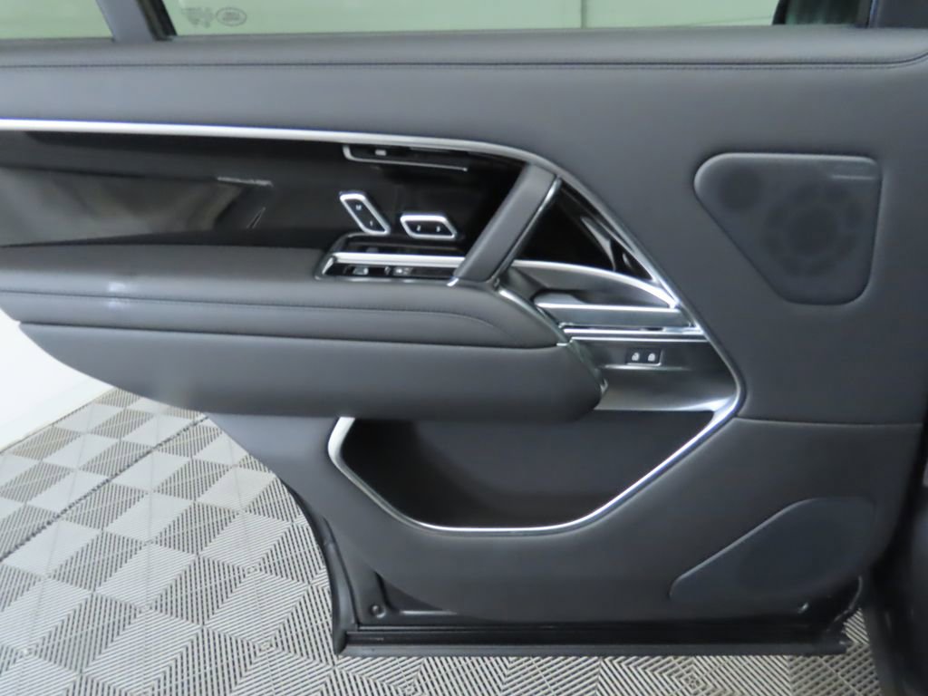 New 2026 Land Rover Range Rover Long Wheelbase SE image 27